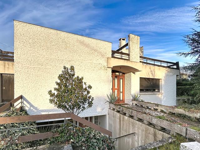 Maison 15 pièces 330 m²