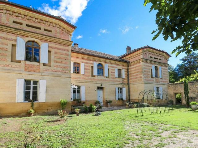 Maison 15 pièces 480 m²