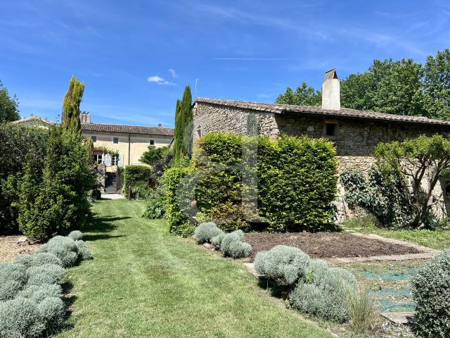 Maison 15 pièces 492 m²