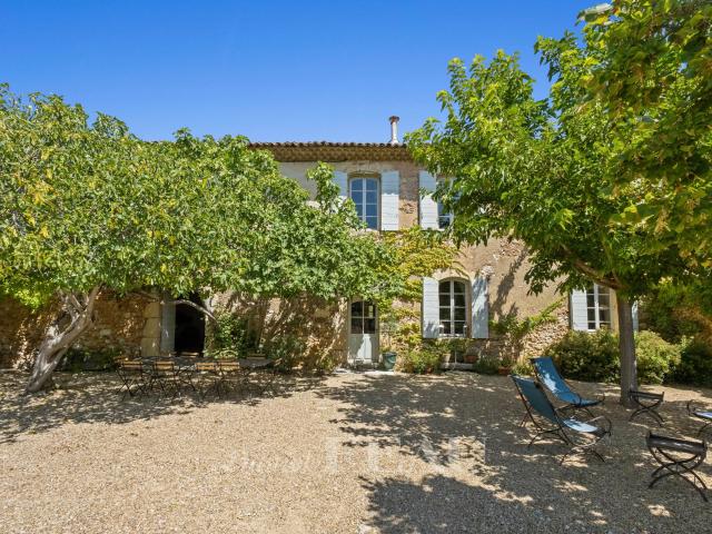 Maison 15 pièces 400 m²