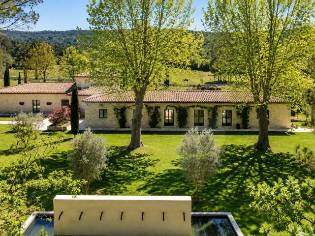 Maison 15 pièces, 520 m² à louer à Aix en Provence 13100