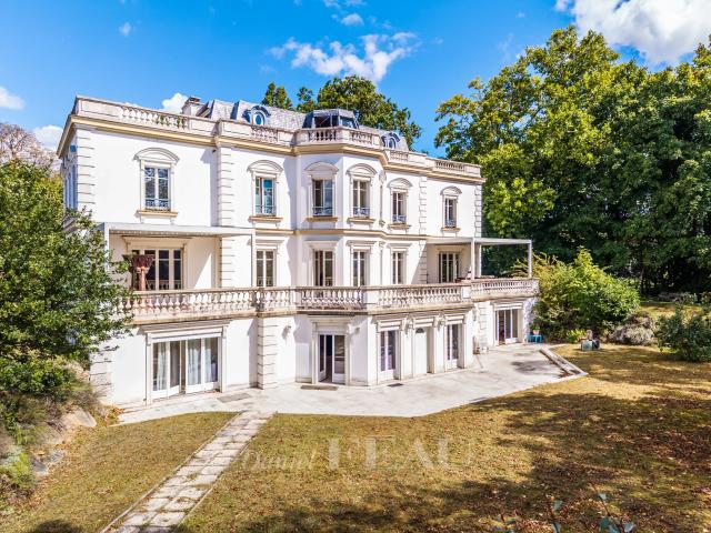 Maison 15 pièces 680 m²