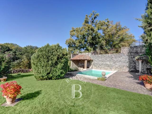 Maison 15 pièces 685 m²