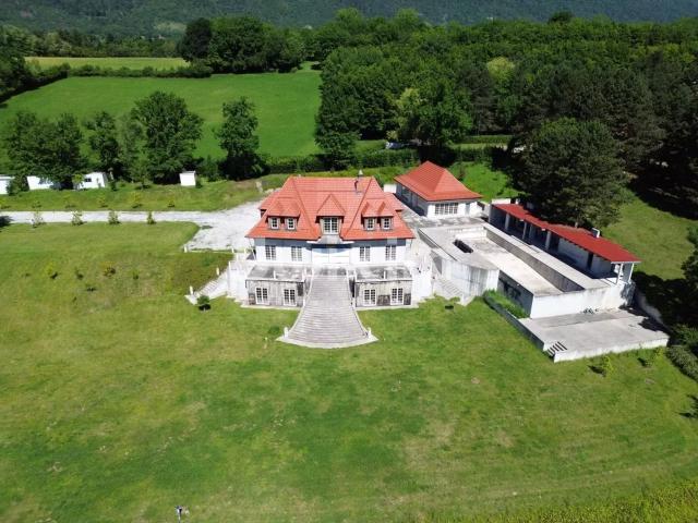 Maison 15 pièces 700 m²