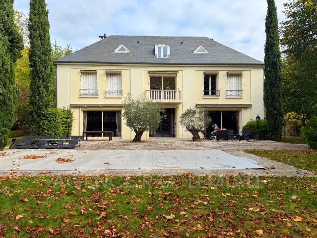 Maison 15 pièces 937 m²