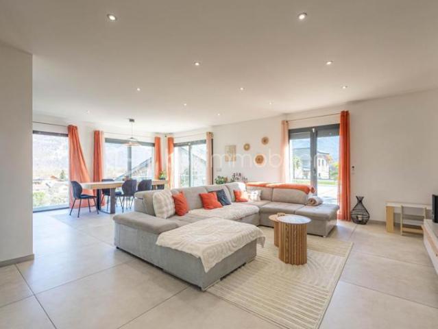 Maison 165 m² avec piscine – À 1 km du lac d’Annecy – Lathuile