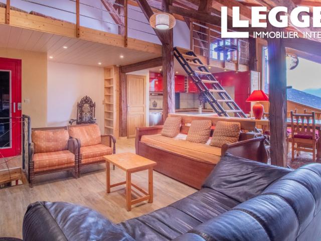 Maison 165m² rénovée + mezzanine + 2 pièces indépendant – Vue vallée – Proche station ski ! Potentiel locatif