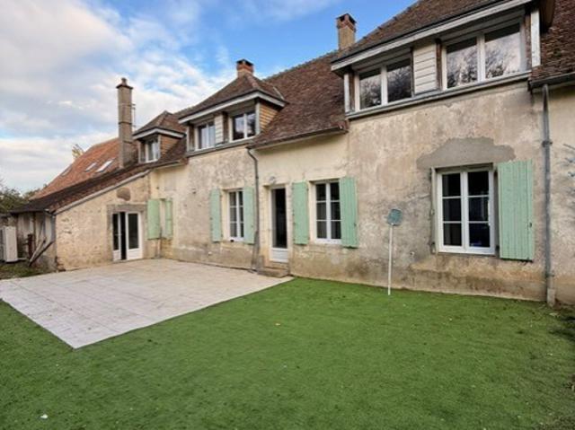 Maison 160 m2 à Courgains avec dépendances et grand potentie