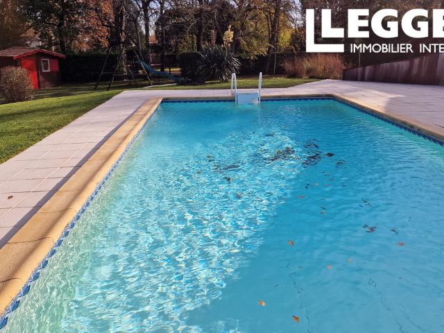 Maison 160 m² avec piscine et grand jardin – Carbon Blanc