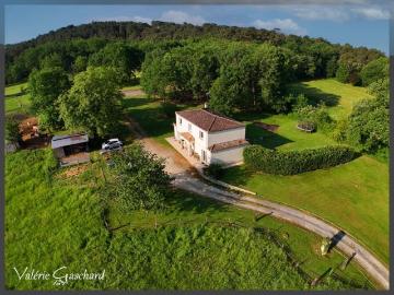 Maison 160 m² sur ha de terrain à Saint Sauveur De Puynorman. 156m² Saint Sauveur de Puynormand