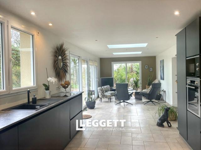 Maison 16 pièces 303 m²