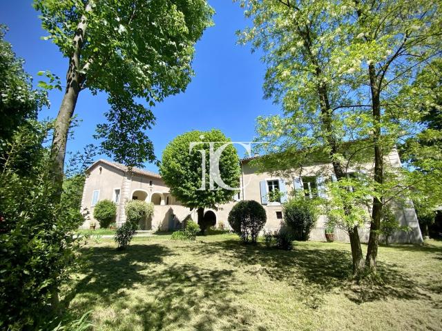 Maison 16 pièces 266 m²