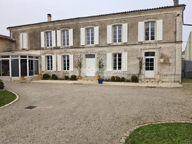 Maison 16 pièces 294 m²