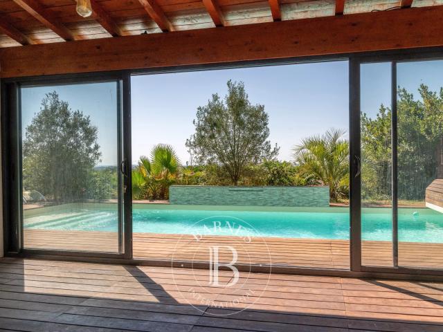 Maison 16 pièces 377 m²