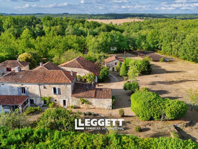 Maison 16 pièces 390 m²