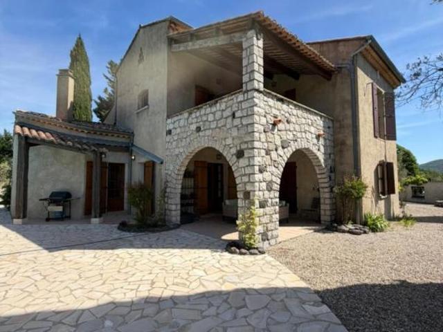 Maison 16 pièces 300 m²