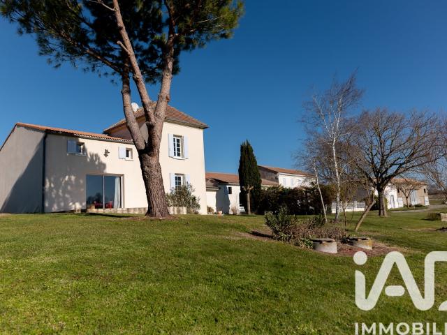 Maison 16 pièces 300 m²