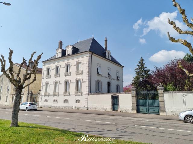 Maison 16 pièces 310 m²