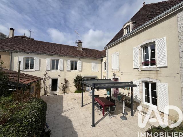 Maison 16 pièces 311 m²