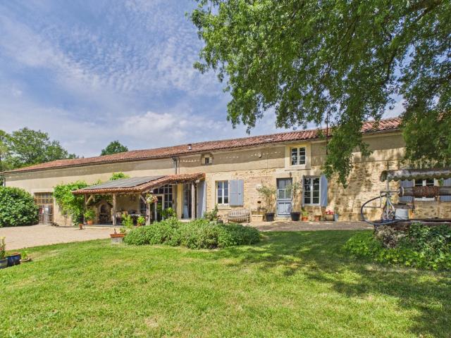 Maison 16 pièces 321 m²