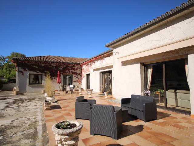 Maison 16 pièces 322 m²