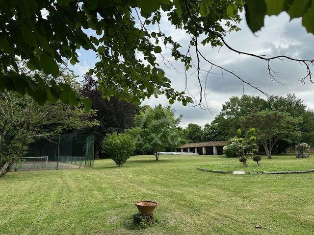 Maison 16 pièces 330 m²