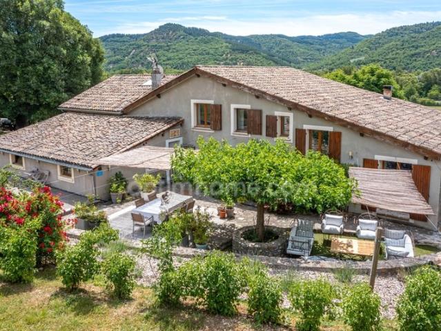 Maison 16 pièces 338 m²