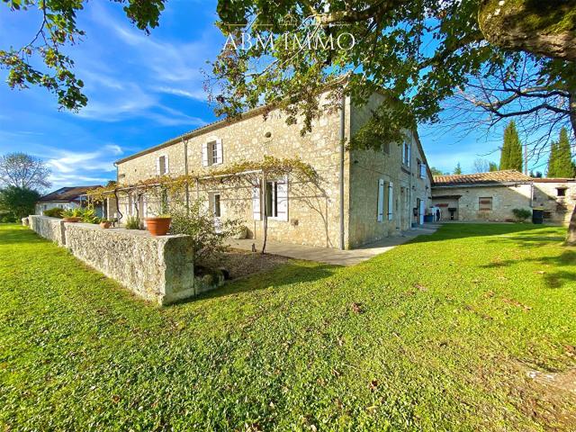 Maison 16 pièces 455 m²