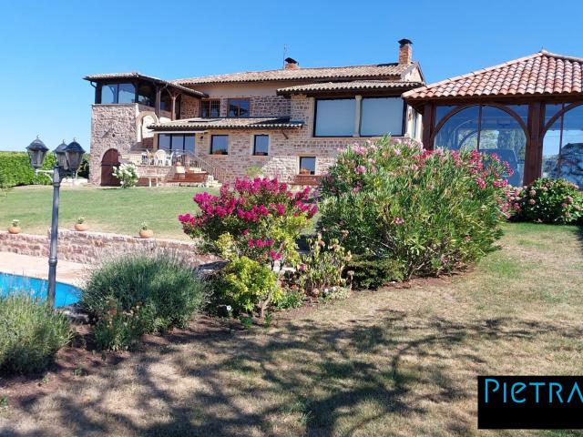 Maison 16 pièces 450 m²