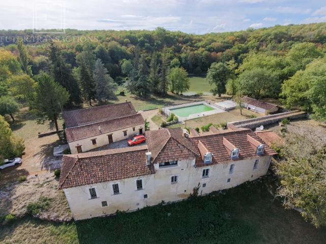 Maison 16 pièces 400 m²