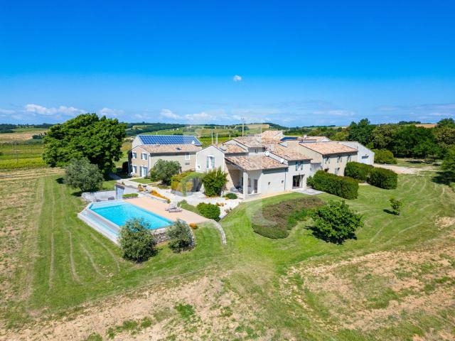 Maison 16 pièces 582 m²