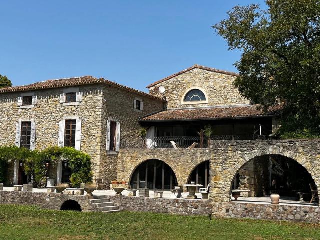 Maison 16 pièces 868 m²