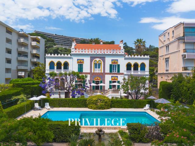 Maison 16 pièces 827 m²
