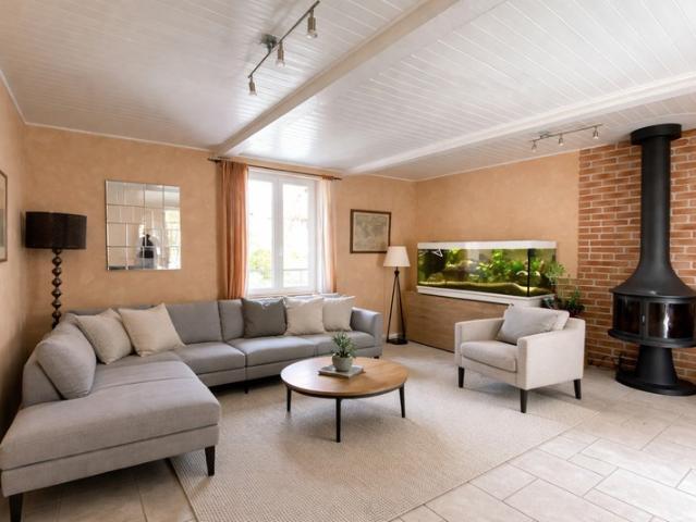 Maison 174 m² au sol, 7 pièces + dépendance de 120 m² aménageable en habitation