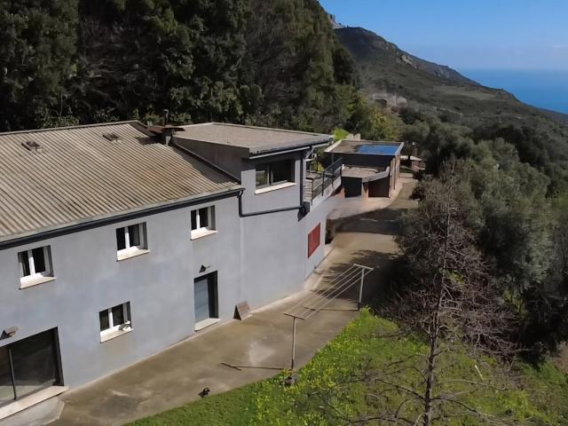 Maison 175m2 vue mer avec garage, atelier et jardin. PROXIM. 175m² Brando