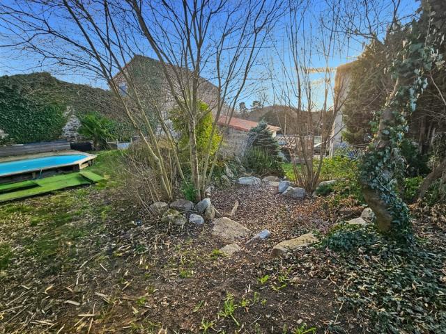Maison 176 m² habitables jardin cour grange CHAURIAT 63