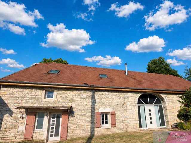 Maison 171 m2 7323 m2 de terrain Rans idéal propriétaire de chevaux