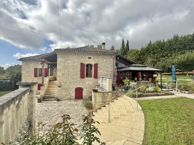 Maison 17 pièces 251 m²