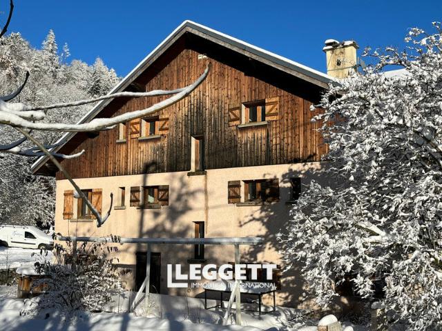 Maison 10 pièces 267 m²