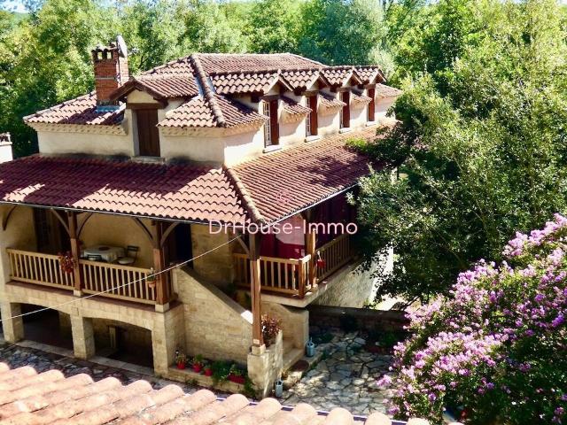 Maison 17 pièces 345 m²