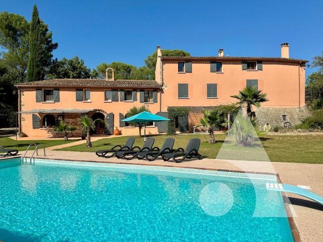 Maison 17 pièces 470 m²