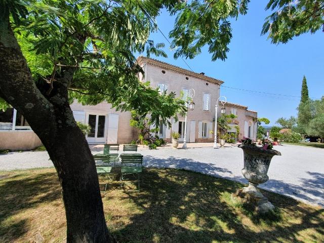 Maison 17 pièces 680 m²