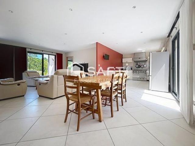 Maison individuelle de185 m², 6 chambres, sous sol total, piscine
