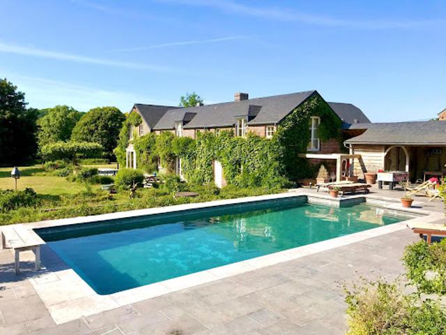 Maison avec piscine et jardin