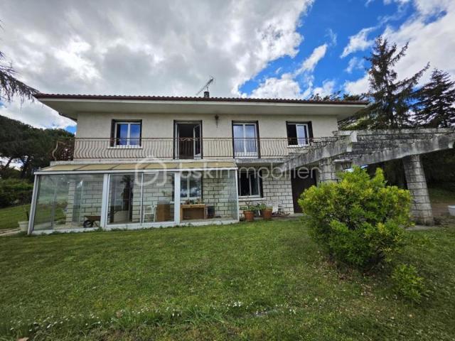 MAISON A RENOVER 180 m² 5 CHAMBRES DOUBLE GARAGE JARDIN