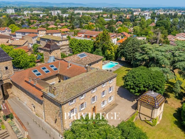Maison 18 pièces 1 200 m²
