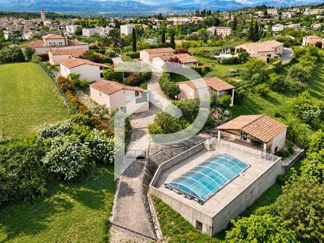 Maison 18 pièces 345 m²