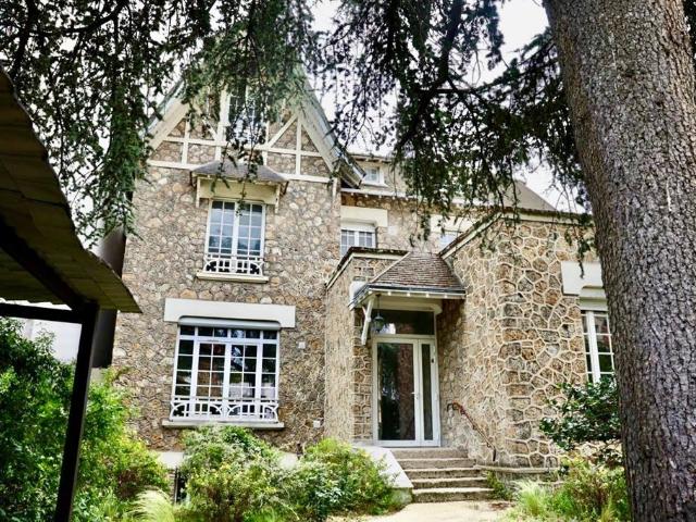 Maison 18 pièces 387 m²