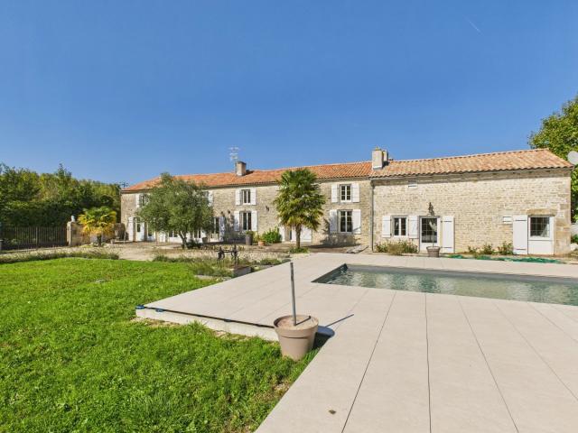 Maison 18 pièces 326 m²