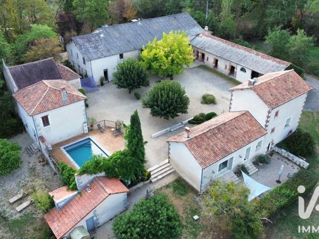 Maison 18 pièces 417 m²